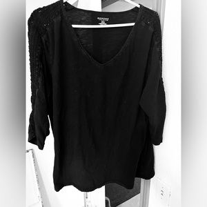 Xl Sonoma V Neck with mid length sleeves Top. Gently Worn